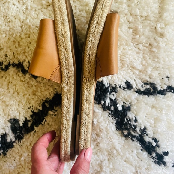 Universal Threads Tan Sandal, Size 7, Slide Sandals - Picture 3 of 4